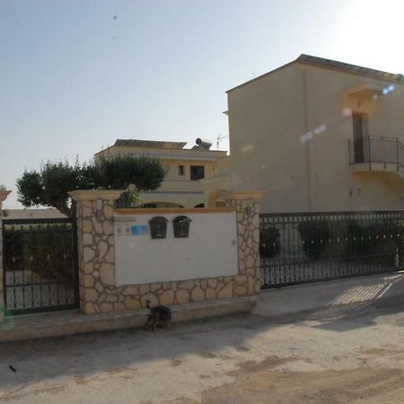 Oasi Tortuga Residence Piscina E Barbecue H24 Мадзара дел Вало Екстериор снимка