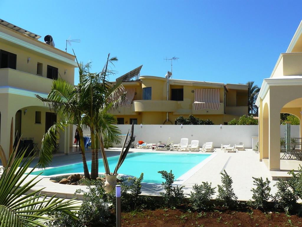 Oasi Tortuga Residence Piscina E Barbecue H24 Мадзара дел Вало Екстериор снимка
