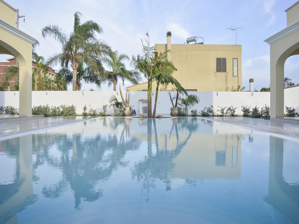 Oasi Tortuga Residence Piscina E Barbecue H24 Мадзара дел Вало Стая снимка
