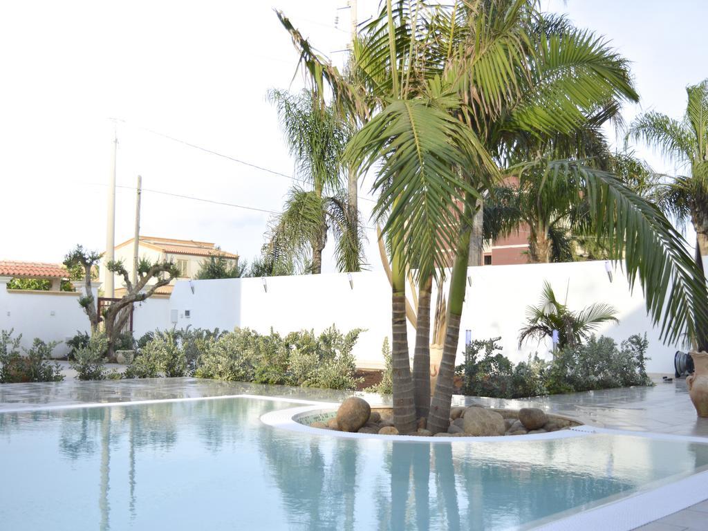 Oasi Tortuga Residence Piscina E Barbecue H24 Мадзара дел Вало Стая снимка