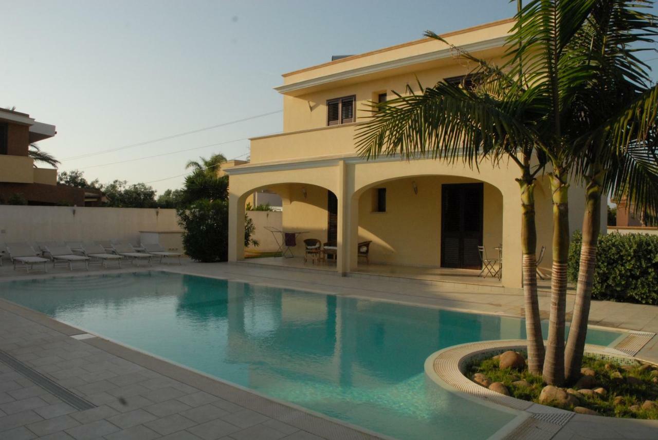 Oasi Tortuga Residence Piscina E Barbecue H24 Мадзара дел Вало Екстериор снимка
