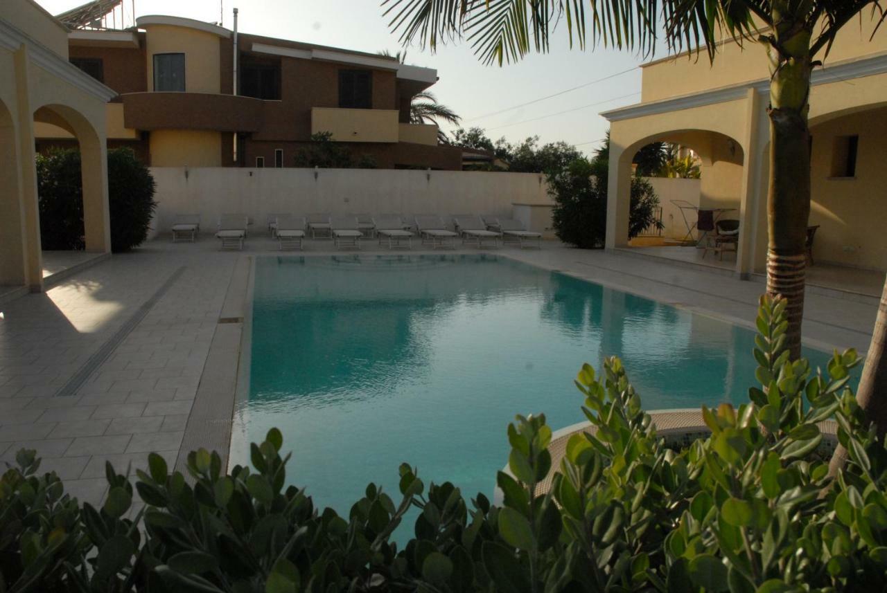 Oasi Tortuga Residence Piscina E Barbecue H24 Мадзара дел Вало Екстериор снимка