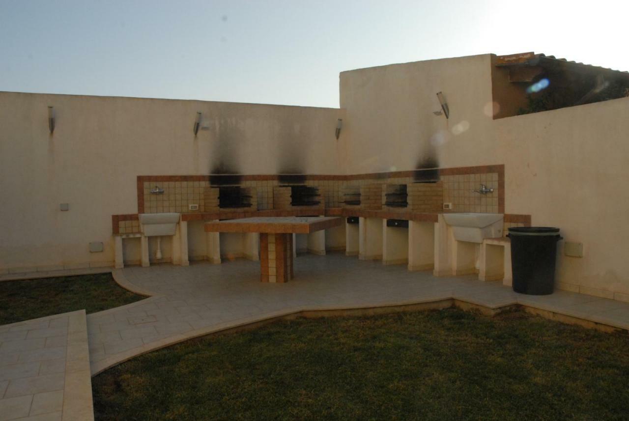 Oasi Tortuga Residence Piscina E Barbecue H24 Мадзара дел Вало Екстериор снимка